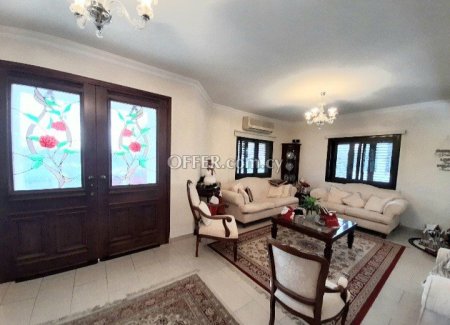 6-bedroom Detached Villa 300 sqm in Aradippou - 3