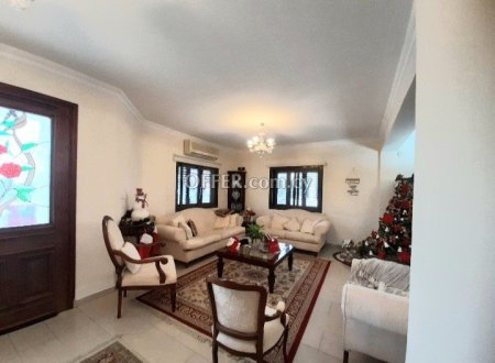 6-bedroom Detached Villa 300 sqm in Aradippou - 2