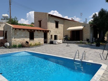 4-bedroom Detached Villa 220 sqm in Anogyra