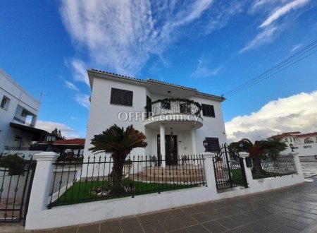 6-bedroom Detached Villa 300 sqm in Aradippou - 1