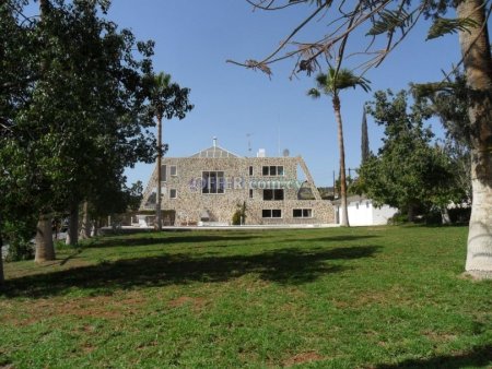 6 Bedroom Mansion With Guest House - Main Photo