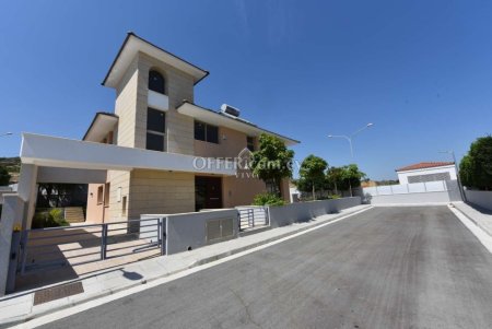 BEAUTIFUL 3BEDROOM VILLA CLOSE TO PARKLANE HOTEL - 1