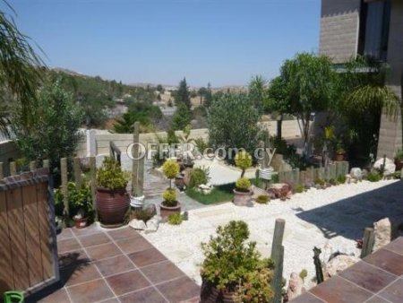 For Sale €750,000 House 6 bedrooms Pera Nicosia