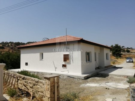 Three bedroom bungalow on a large plot of 1000 sq.m. in Pareklisia