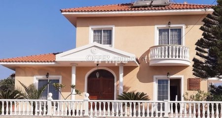 House in Maroni for Sale