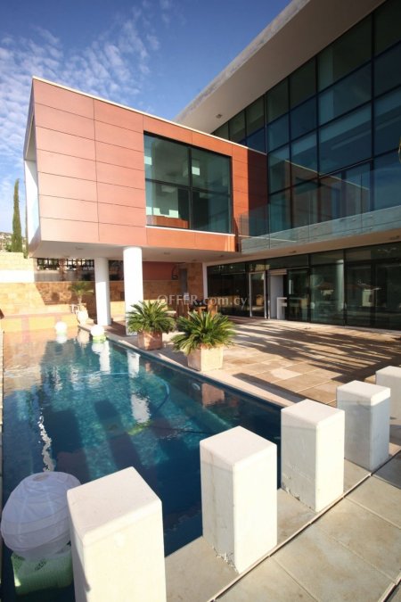 Luxury Modern New Villa - 10