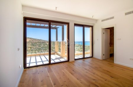 LUXURIOUS FOUR BEDROOM VILLA IN A GOLF RESORT AT KOUKLIA AREA - 6