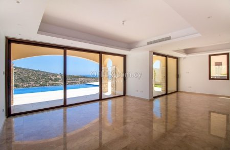 LUXURIOUS FOUR BEDROOM VILLA IN A GOLF RESORT AT KOUKLIA AREA - 5