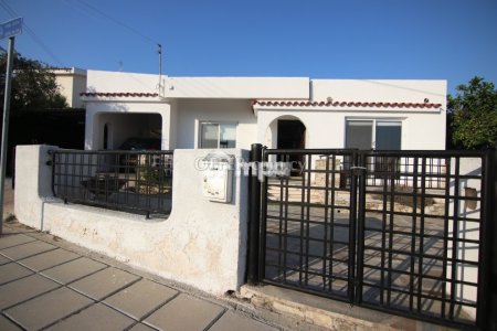 Detached House in Latsia for Rent