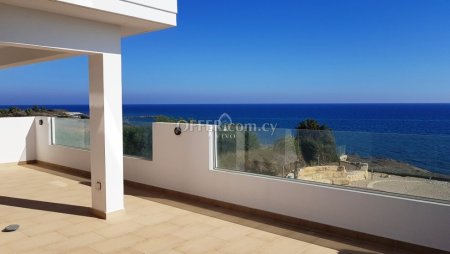 LOCATED RIGHT ON THE BEACH - 5 BEDROOM MANSION