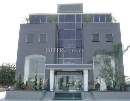 Commercial building 911m2 furnished