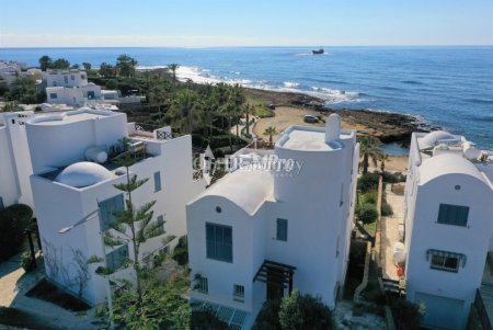 Beachfront Villa in Paphos - 1