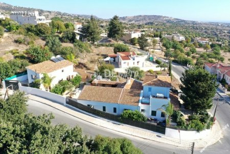 Villa For Sale in Mesa Chorio, Paphos - DP1172