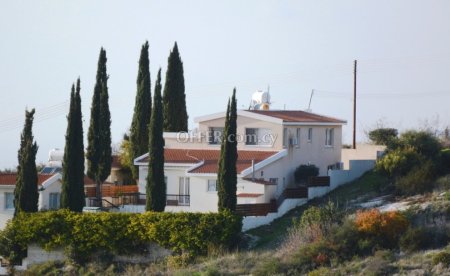 villa for sale in kamares tala 