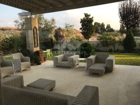 Luxurious six bedroom house for rent in Nea Ledra