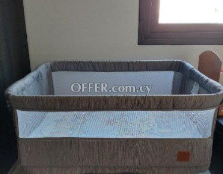 Baby bed side 2 side