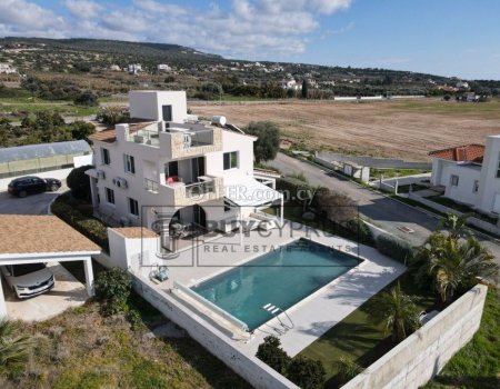 IMMACULATE 3 BEDROOM DETACHED VILLA WITH PRIVATE POOL AND SEA VIEWS