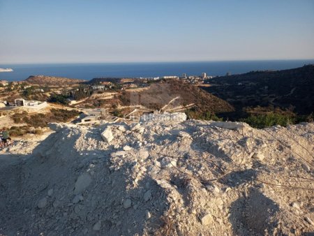 Large plot with excellent sea views for sale in Agios Tychonas Limassol - 5