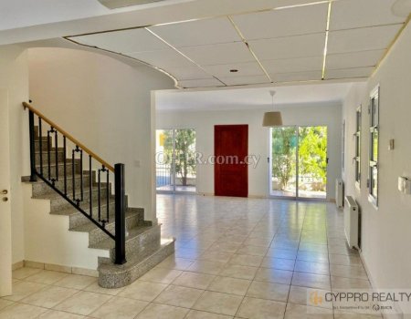 3 Bedroom House near Crown Plaza Hotel - 7