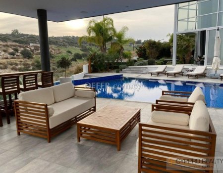6 Bedroom House in Parekklisia Village - 2