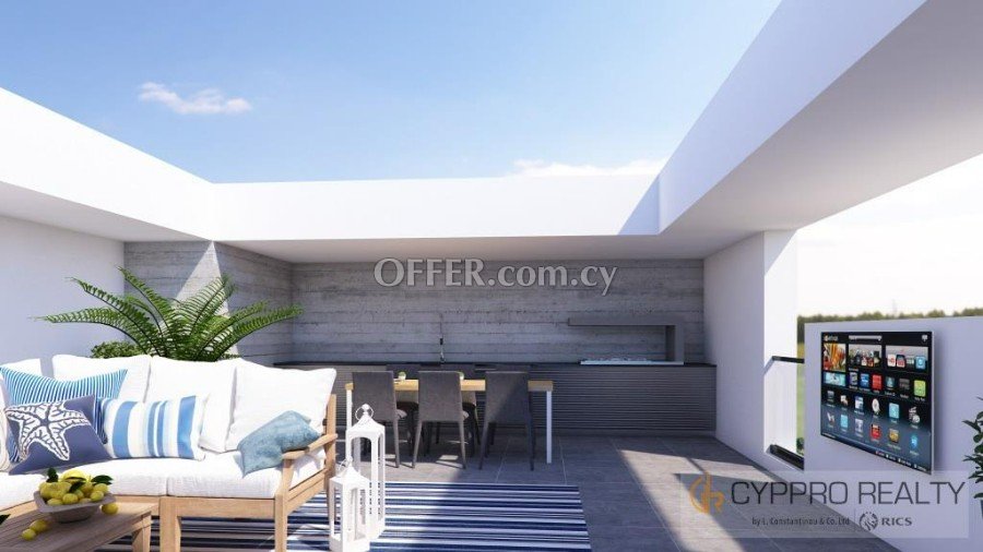 2 Bedroom Penthouse with Roof Garden in City Centre - 4
