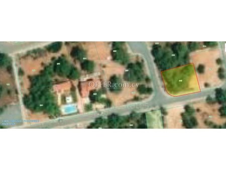 Lovely corner plot with sea views in Souni