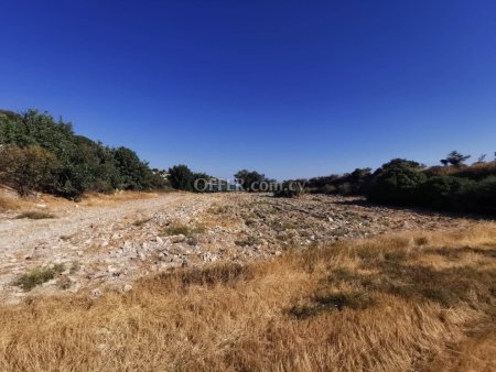 Field in Vavla