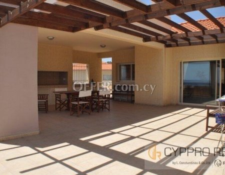 3 Bedroom Penthouse with Sea View in Tourist Area - 8