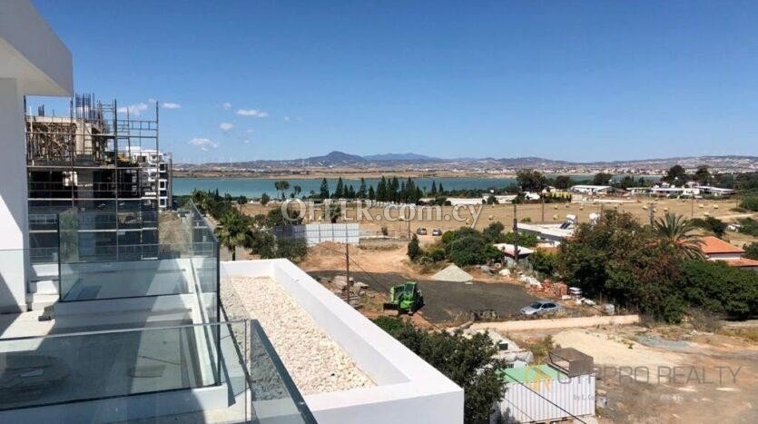 2 Bedroom Penthouse with Roof Garden in Larnaca - 5