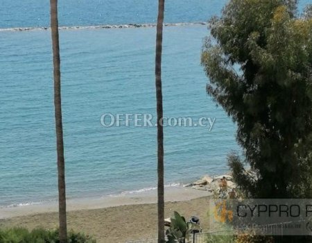 Beachfront 3 Bedroom Apartment in Tourist Area - 1