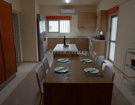 spacious & comfy apartment for rent for young professionals or female students