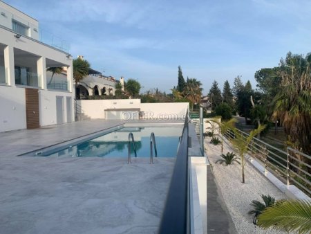3-bedroom Detached Villa 210 sqm in Episkopi - 10