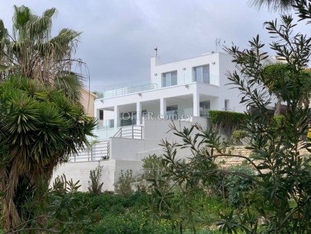 3-bedroom Detached Villa 210 sqm in Episkopi - 9