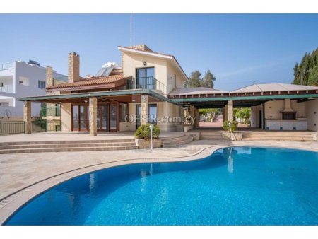 Large seaside villa for sale in Peyia area of Paphos - 1