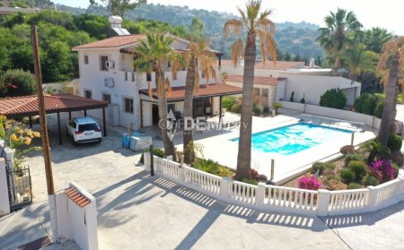 Villa For Sale in Armou, Paphos - DP2363