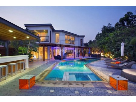 Direct Seafront Villa for sale in Parekklisia