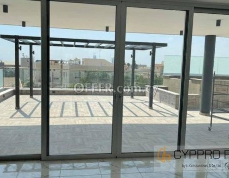 3 Bedroom Penthouse with Pool in Germasogeia - 2