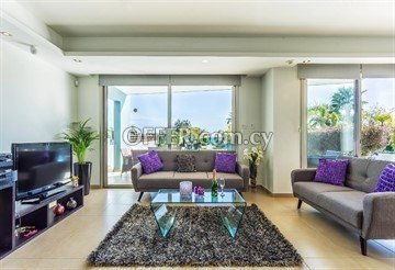 3 Bedroom Luxury Beachfront Apartment  In Perivolia, Larnaca