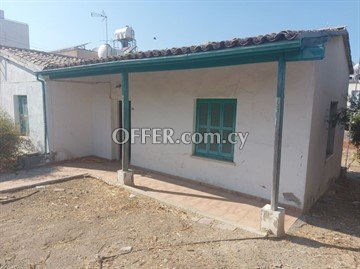 3 Bedroom Old House  In Agios Dometios