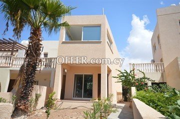 3 Bedroom Villa  in Kato Paphos - With Communal Swimming Pool - 1
