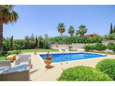 An amazing 5 bedroom villa with private swimming pool in Ayios Tychonas available for rent - 10