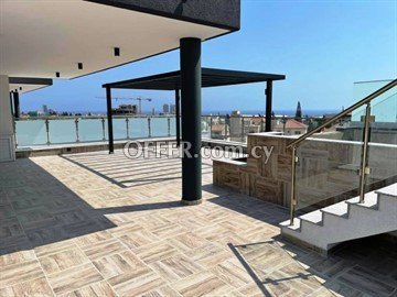 3 Bedroom Luxury Penthouse Apartment With Swimming Pool  In Germasogia - 4