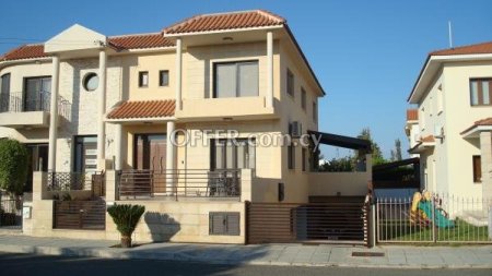 For Sale €380,000 House 3 bedrooms Kiti Larnaca