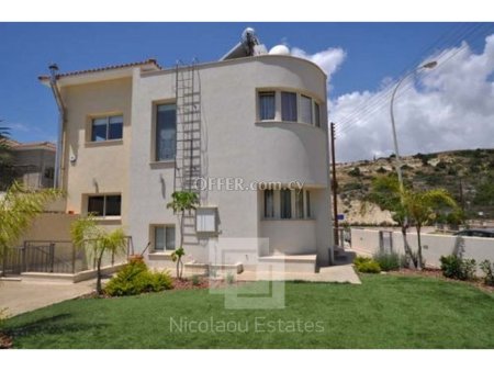 Five bedroom detached house for rent in Agios Tychonas area