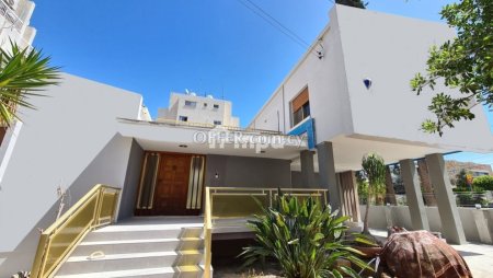Detached House in Acropolis for Rent