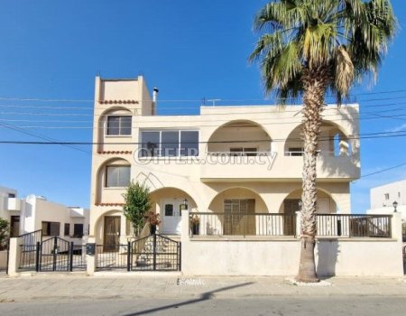 7 BEDROOM DETACHED BUILDING FOR SALE IN LARNACA WITH TITLE DEEDS ON LAND (TITLE DEEDS FOR THE BUILDING ARE IN THE PROCESS OF COMING OUT)