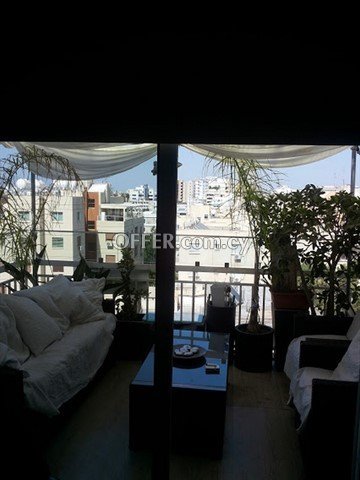  3 Bedroom Penthouse Apartment With Large Balconies Behind Landmark Ho