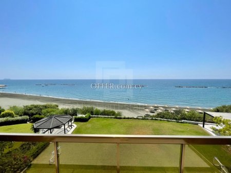 Four bedroom apartment on the seafront with amazing sea views in Agios Tychonas Limassol - 9
