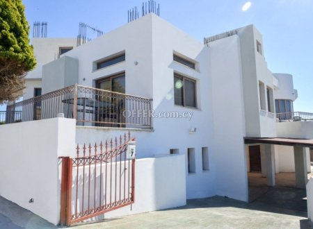 3 Bedroom + apartment Detached House in Emba - 11