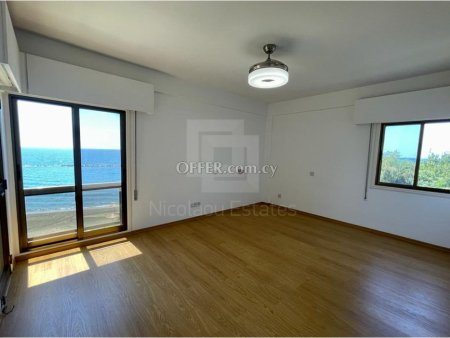Four bedroom apartment on the seafront with amazing sea views in Agios Tychonas Limassol - 7